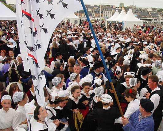 Aprs le Triomphe des Sonneurs, la danse des mille