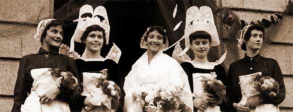 Liliane Guyot et ses demoiselles d'honneur